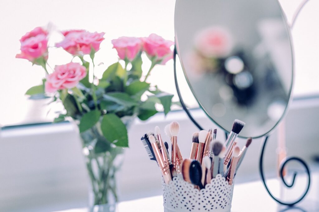 makeup, brush, rose flower-2589040.jpg